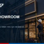 Ảnh minh họa hệ biển mặt tiền, cửa kính và chỉ dẫn cho một showroom bán lẻ hiện đại